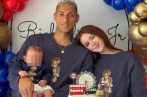 ‘Me afeta’, diz noiva de Richarlison sobre críticas à aparência do filho bebê
