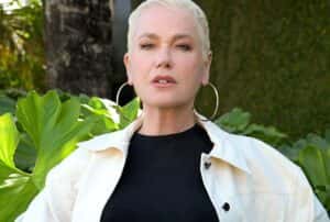 Fã acusa equipe de Xuxa de proibi-la de postar fotos antigas da cantora