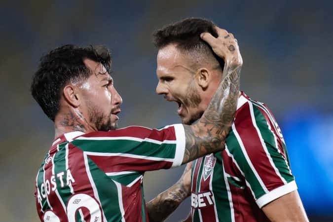 Fluminense retorna ao G-6 após vitória polêmica diante do Ceará