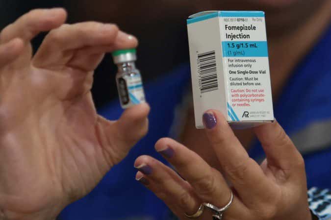 Antídoto do metanol chega e já é distribuído pelo Brasil