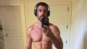 Cauã Reymond compartilha foto pelado para se despedir de seu personagem em Vale Tudo