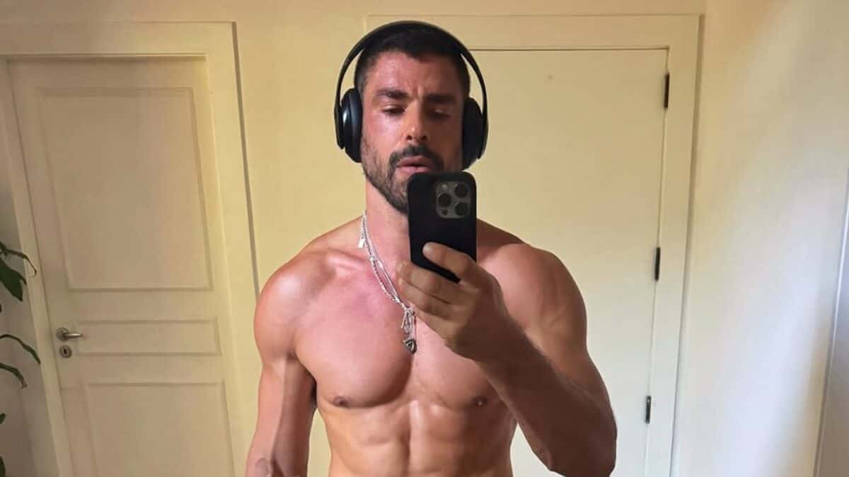 Cauã Reymond compartilha foto pelado para se despedir de seu personagem em Vale Tudo