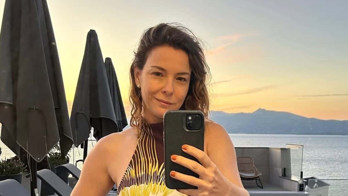 Regiane Alves relembra viagem à Albânia e encanta com fotos de maiô