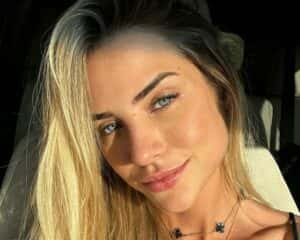 Gabi Martins exibe marquinha saliente em local ousado