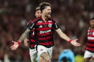 Flamengo leva susto no fim, mas vence o Santos e persegue o líder Palmeiras