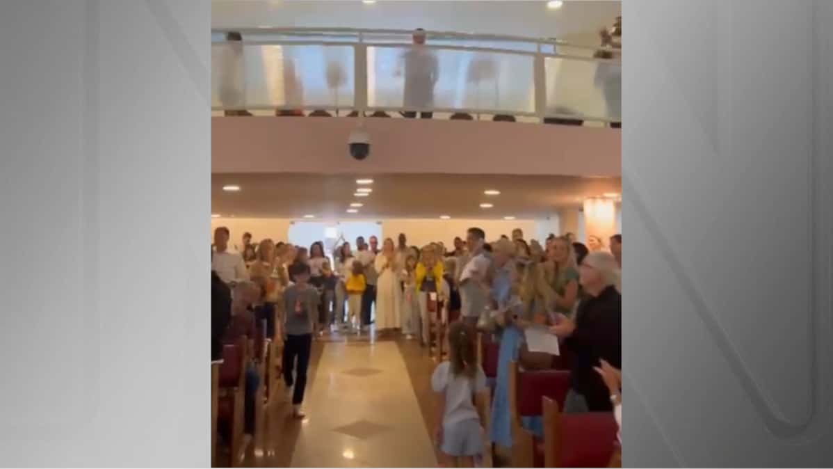 Cláudio Castro é aplaudido em missa após megaoperação no RJ