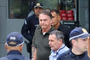 Bolsonaro passa por cirurgia nesta quinta-feira para retirar hérnia