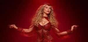 Lívia Andrade é apresentada como musa do Salgueiro