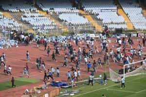 Visita de Messi à Índia começa com tumulto em estádio e prisão de organizador