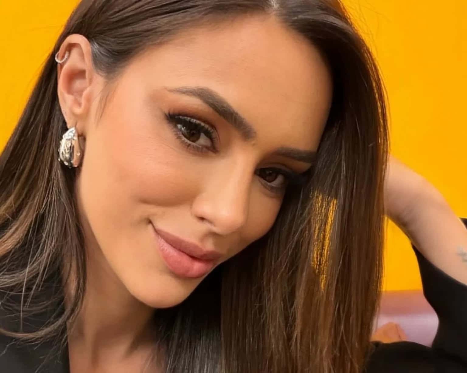 Bruna Biancardi surge de biquíni fio-dental e bumbum redondinho chama atenção