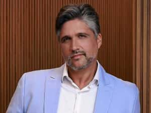 Leo Chaves revela descoberta de síndrome causada pela fama: “Arranquei a máscara”