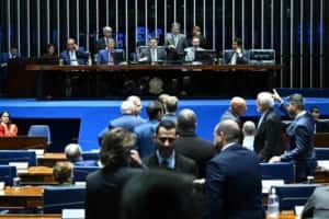 Mandato de 5 anos e fim da escala 6×1 entram na pauta do Senado