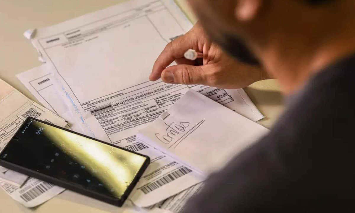 Salário mínimo de R$ 1.621 entra em vigor em todo o país