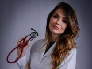 Ex-BBB Fani Pacheco revela qual foi seu momento mais decisivo na carreira de médica