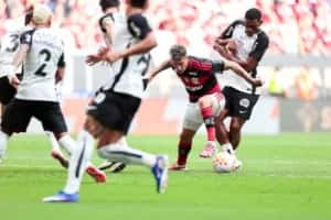 Corinthians bate o Flamengo e conquista a Supercopa em Brasília