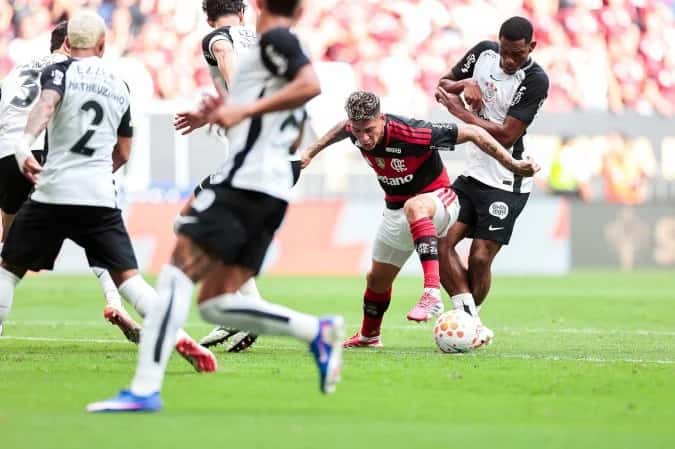 Corinthians bate o Flamengo e conquista a Supercopa em Brasília
