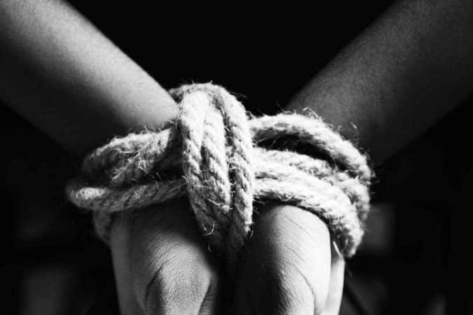 Bancário feito refém ao ser confundido com gerente será indenizado