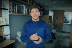 Comediante Léo Lins é absolvido de pena de prisão de 8 anos