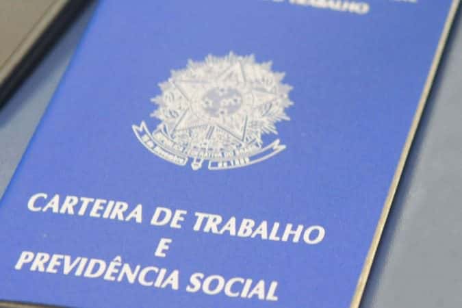 Trabalhadores começaram a receber abono salarial nesta segunda