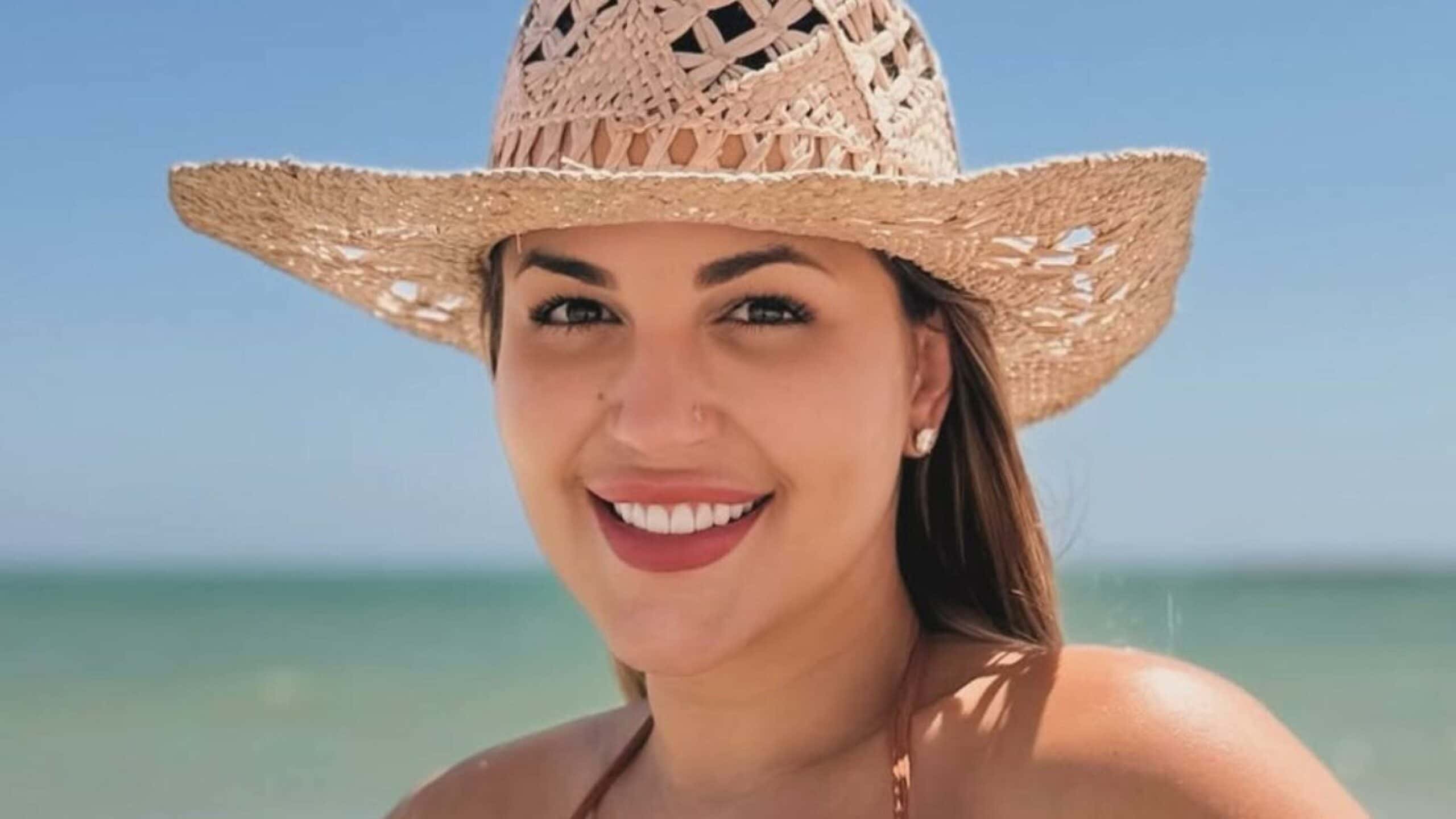 Deolane Bezerra se descuida e mostra demais durante live nas redes sociais