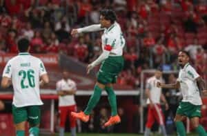 Palmeiras vence o Internacional e assume a liderança da Série A