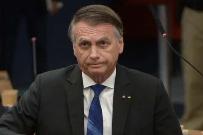 Ex-presidente Jair Bolsonaro recebe alta da UTI e segue para quarto