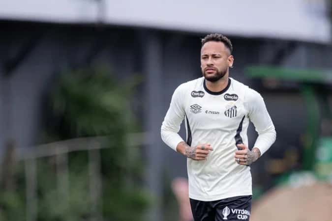 Neymar é poupado no Santos por desgaste muscular