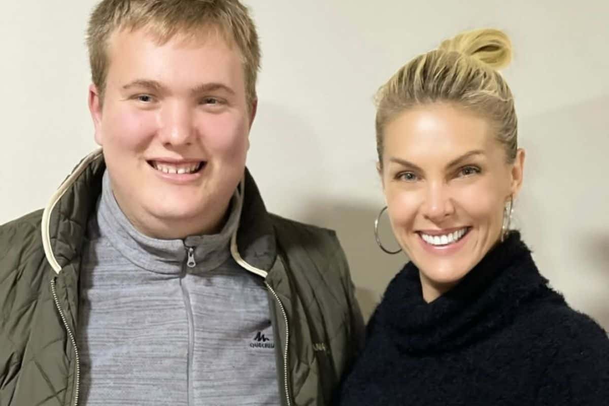 Ana Hickmann compartilha fotos raras com o irmão caçula e detalhe chama atenção