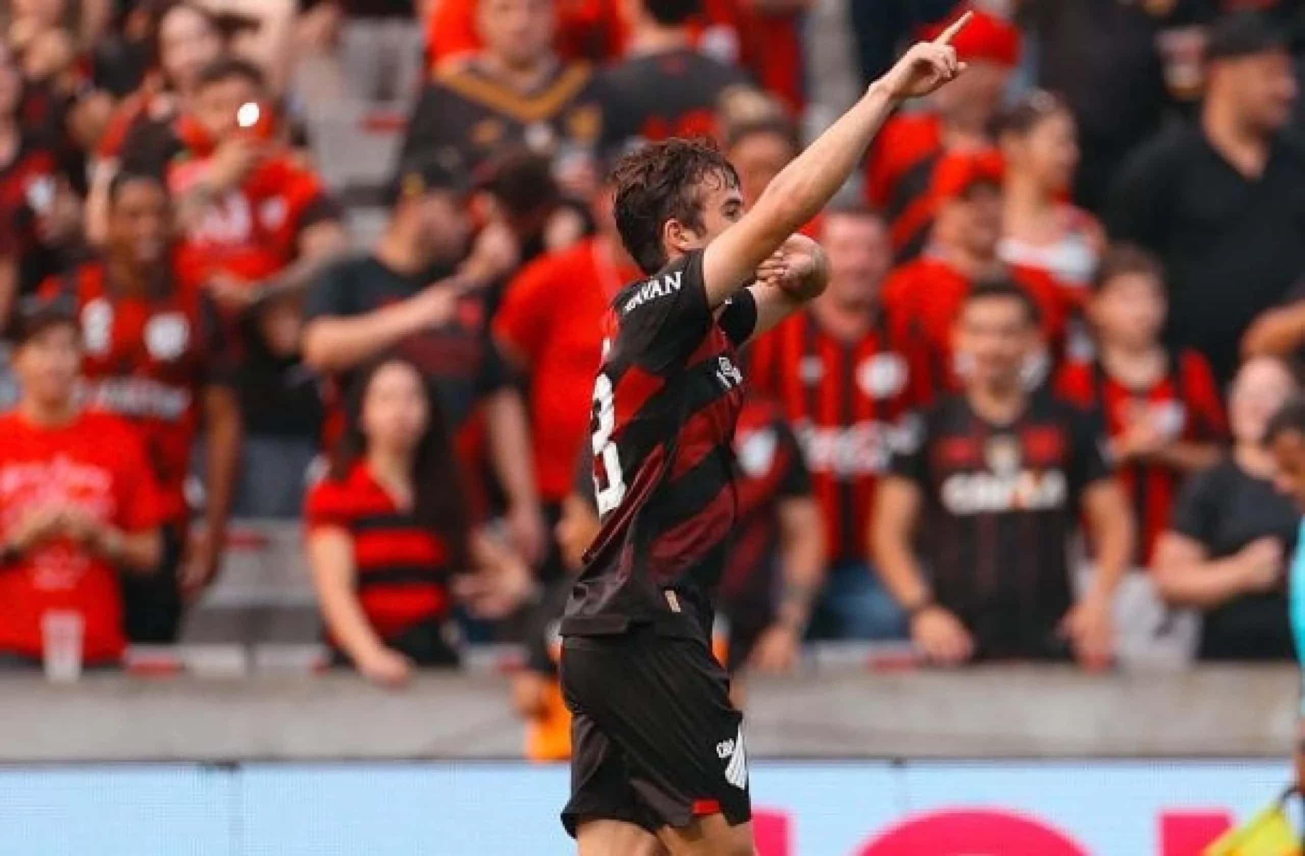 Athletico-PR vence Coritiba e encerra jejum no Atletiba