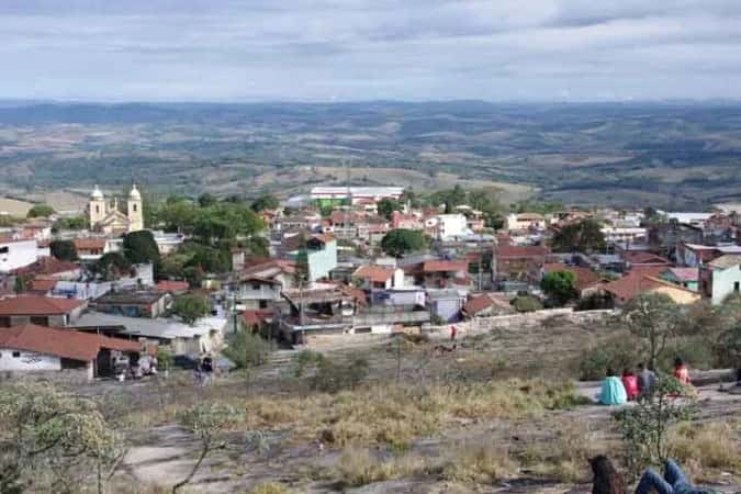 Famílias em MG devem validar cadastro para receber auxílio de R$ 7,3 mil