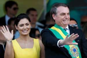 “Galego está há seis dias sem soluços”, diz Michelle sobre Bolsonaro