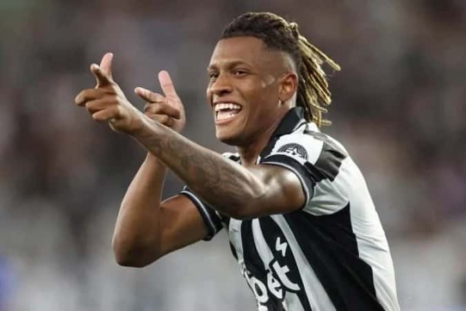 Flamengo pode entrar na briga por Danilo, do Botafogo