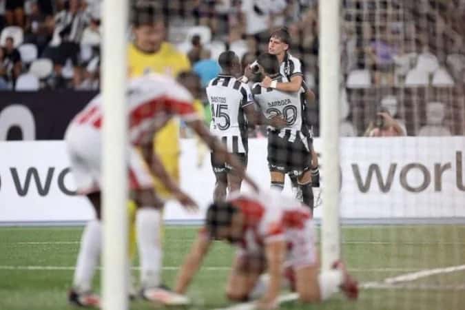 Botafogo domina e vence o Petrolero pela Copa Sul-Americana