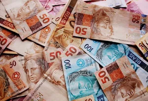 Governo Federal propõe salário mínimo de R$ 1.717 para o próximo ano