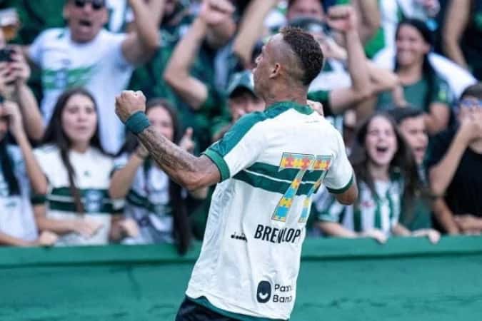 Coritiba explora falhas do Galo e vence no Couto Pereira