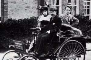 A primeira multa por excesso de velocidade completou 130 anos; relembre