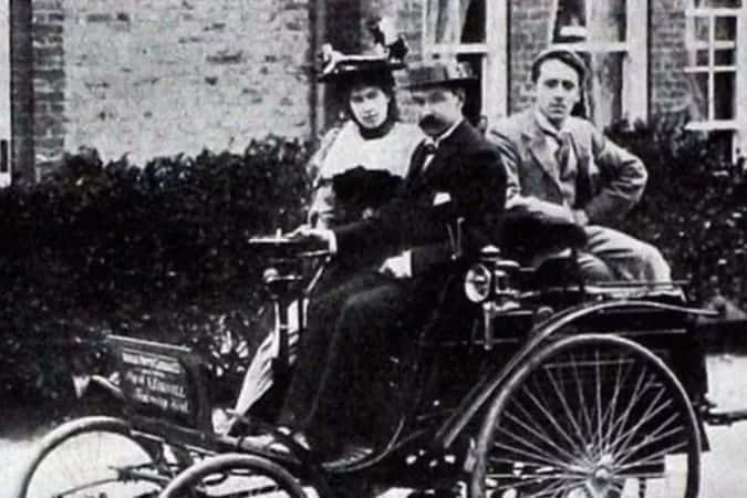 A primeira multa por excesso de velocidade completou 130 anos; relembre