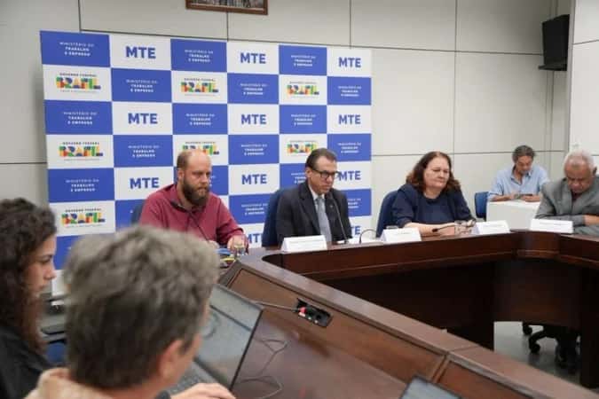 Selic desacelera geração de emprego, diz Marinho