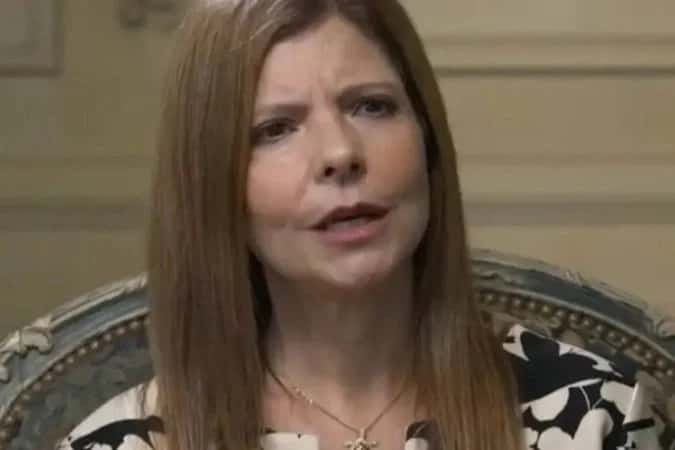 Rose Miriam volta às redes sociais e publica foto rara com Gugu