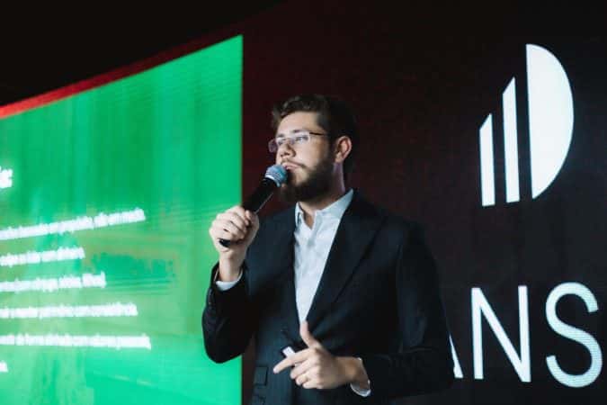 Em busca de liberdade financeira, mais jovens escolhem empreender