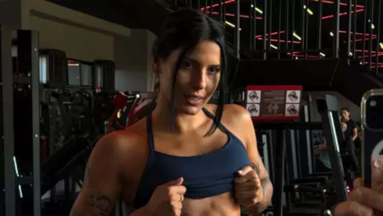 Abdômen trincado de Ana Castela chama atenção e cantora nega uso de IA