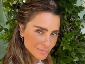 Carolina Dieckmmann dispara contra julgamentos sobre corpo