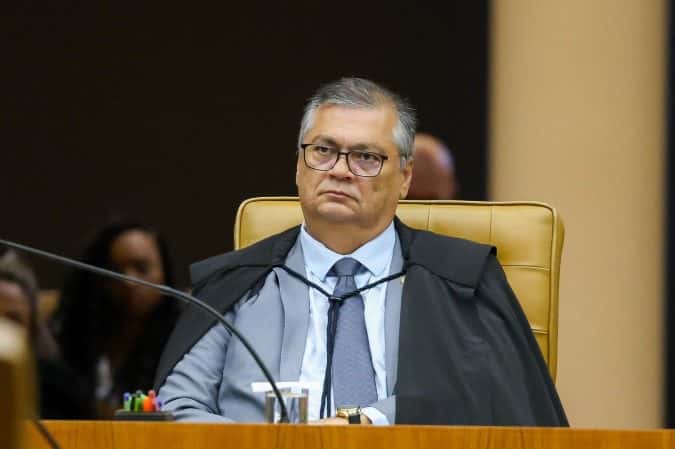 Dino não vê ilegalidade e mantém prisão de Deolane Bezerra