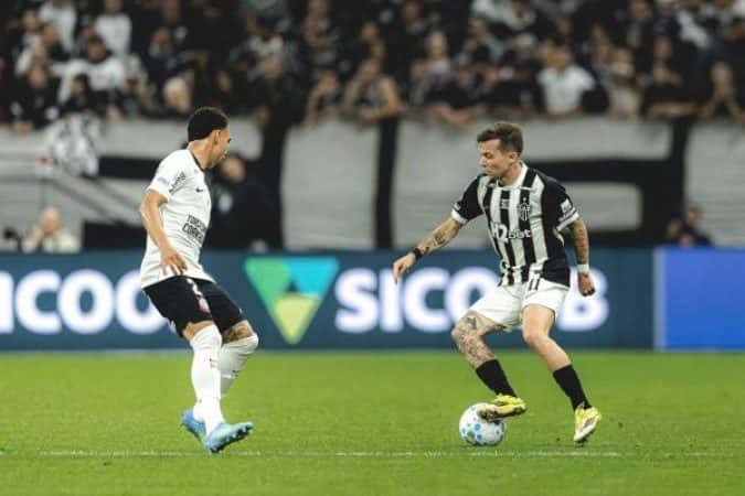 Labyad decide, e Corinthians vence Atlético-MG em volta de Memphis Depay