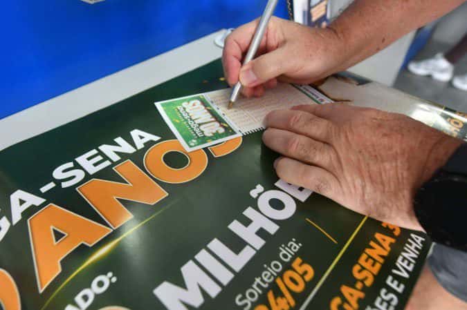 Prêmio especial de 30 anos da Mega-Sena chega a R$ 320 milhões, sorteio será hoje(24)