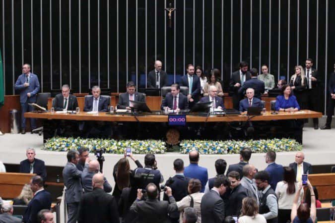 Fim da escala 6×1 chega à reta decisiva após semana de negociações