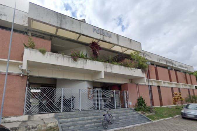 Policial que teve dedo amputado por mordida de adolescente é indenizado