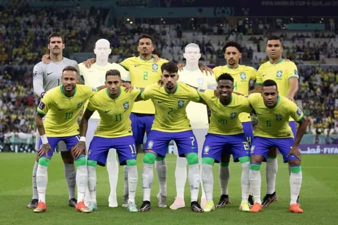 Com base que resistiu ao tempo, Seleção se apresenta na Granja Comary