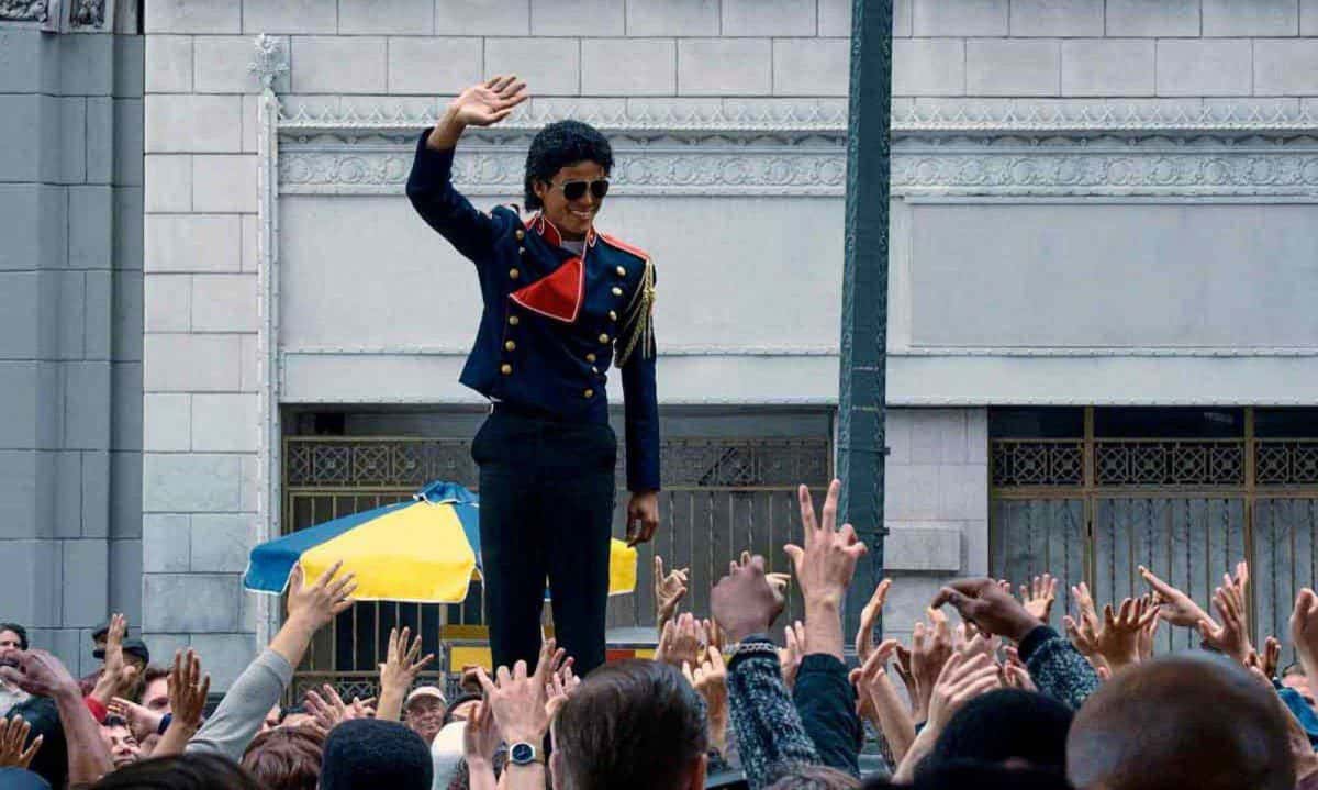 ‘Michael’ leva o Rei do Pop de volta ao trono