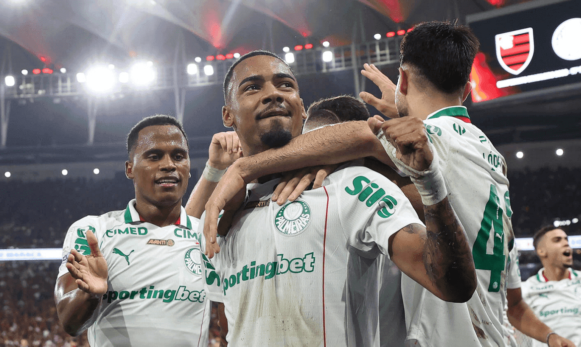 Palmeiras derrota Fla e amplia vantagem na liderança do Brasileiro